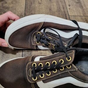 Vans‎
